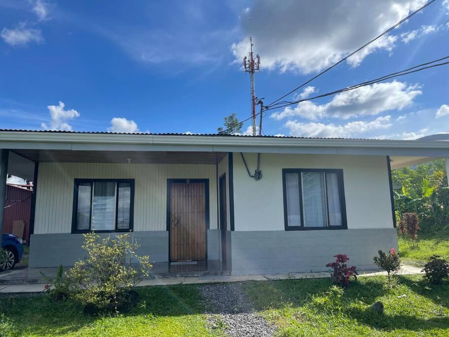 Large & Confortable Family House La Fortuna ภายนอก รูปภาพ
